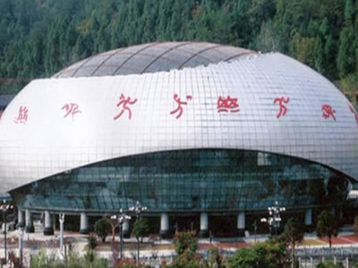梧州体育中心球形网架加工安装